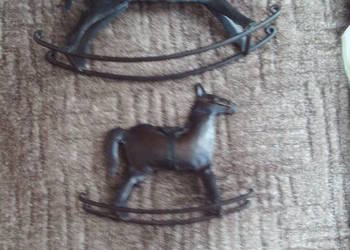 Zestaw Metalowych Koni na Biegunach