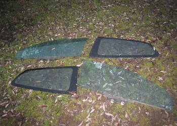 Szyba karoseryjna błotnika prawa lub lewa Honda Civic VII 3 drzwi hatchback