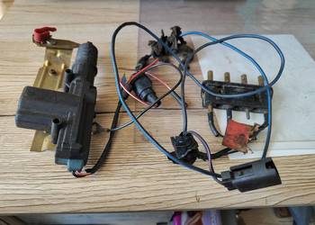 Fiesta MK3 siłownik zamka klapy