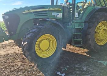 John Deere 7820