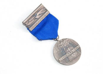 Stara medal zapinka odznaka wpinka 70 lata antyk