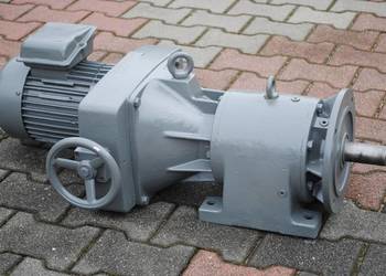 Motoreduktor 2.2kw z regulacją 16-80obr. SEW