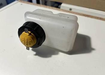 Zbiornik płynu hamulcowego z korkiem i czujnikiem fiat 126p maluch