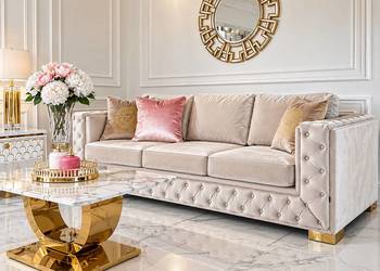 Nowoczesna sofa beżowa pikowana do salonu