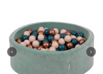 Suchy basen z piłeczkami