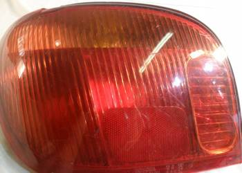 Toyota Yaris 1 lift lampa tylna prawa prawy tył