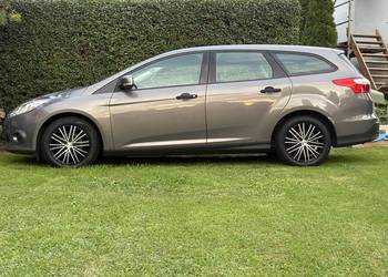Ford Focus benzyna kombi mały przebieg