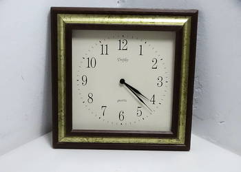 Stylowy Zegar Ścienny Trophy Junghans Quartz Kwadratowy Drewniany 31x31