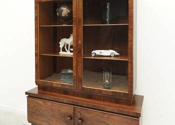 Zabytkowa witryna z lat 30-tych w stylu art deco. Po renowacji.