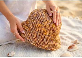 Kapelusz z naturalnej raffii, ręczne robiony