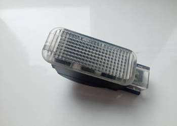 Audi Lampka oświetlenia kabiny Wnętrza Schowka 4B0947415A