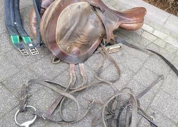 Siodło, do jazdy konnej wędził. Akcesoria