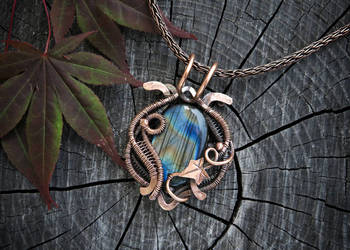 Miedziany wisiorek, labradoryt, motyw bluszczu, handmade