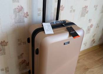 NOWA Walizka średnia podróżna turystyczna na kółkach CHAMPAGNE