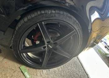 Sprzedam felgi 19 
Otwór 70 z pierścieniami centujacymi na 57.1 
225/45/19