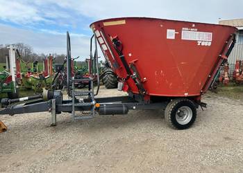 Wóz paszowy Metal Fach T659