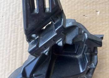 SKODA SCALA WSPORNIK PRAWY UCHWYT ATRAPY PRZÓD  657807724