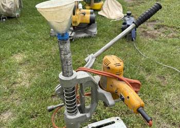 Stojak do wiertarki z zamontowaną niemiecką wiertarką Black&Decker Typ D1