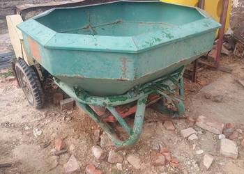 Rozsiewacz Amazone ZA-F 800kg