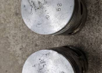 Tłoki Jawa Perak 350 18 NOS 4szlif