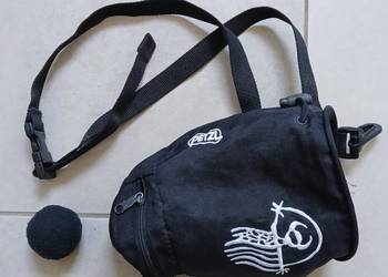Woreczek na magnezję Petzl.