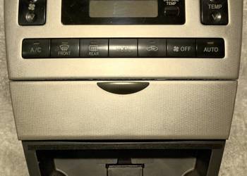 Panel sterowania klimatyzacją Toyota Corolla E12 2003 rok.
