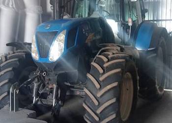 Ciągnik NEW HOLLAND 7050