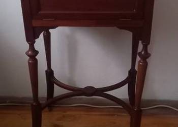 Drewniana, rozkładana toaletka z lustrem