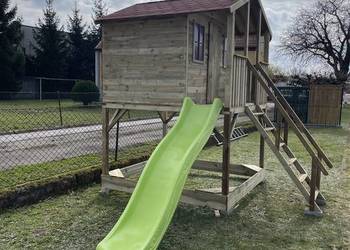 Domek dla dzieci na podeście zjeżdżalnia piaskownica balkon