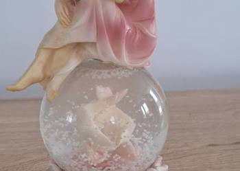 Śnieżna kula wróżka na kuli