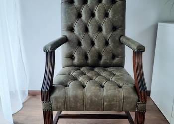 Fotel stacjonarny Chesterfield.  Włoska postarzana skóra  Crest