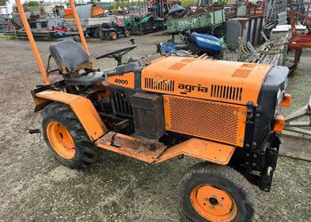 Traktor Agria 4900 z pługiem do śniegu