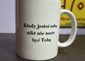 Foto Kubek z napisem " Kiedy jesteś sobą, nikt nie może by Tobą"