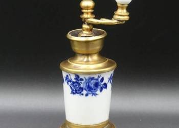 Piękny młynek do pieprzu z różami, porcelana Delft i mosiądz
