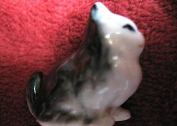 Kot - miniatura - figurka porcelana - 2,5 x 3 x 1,5 cm