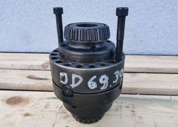 Mechanizm różnicowy przedni John Deere 6930