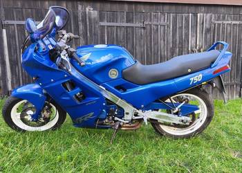Honda VFR 750 F (RC24) V4 - 1990r.