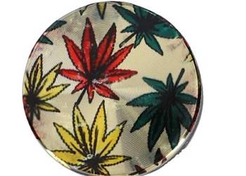 Crusher do Tytoniu Złoty z Czerwonymi Zielonymi i Żółtymi Listkami Marychy