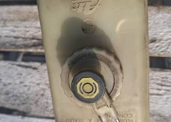 Zbiorniczek płynu hamulcowego BMW E36