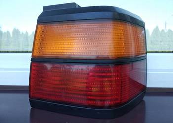 VW Passat B3 sedan lampa tył tylna prawa narożna w błotnik wkład oprawka