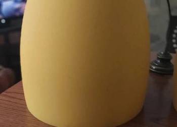 Lampy wiszące klosze żółte w kształcie tulipana