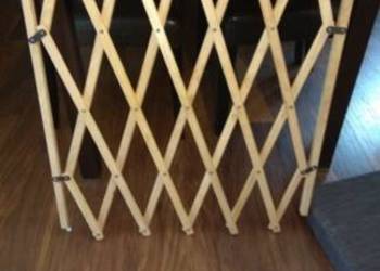 Bramka drewniana zabezpieczenie schodów