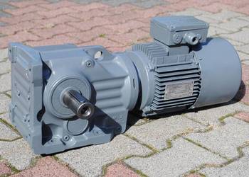 Motoreduktor kątowy 1.5kw. 23obr./min. z hamulcem. SEW K67DT90L4/BMG