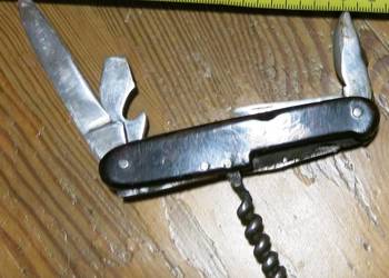 Scyzoryk w plastikowej brązowej okładzinie, sześć różnych ostrzy