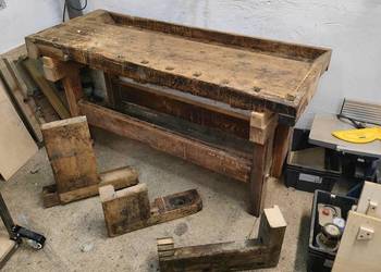 Stary stół stolarski
