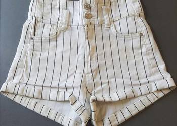 Krótkie spodenki w paski Bershka EU34