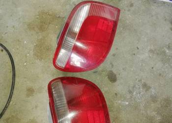 Sprzedam lampy tył toyota yaris 1.0 2001 dobrym stanie