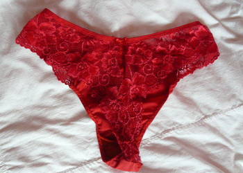 Stringi koronkowe,czerwone