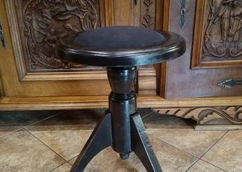 Stary taboret do pianina z regulowaną wysokością
