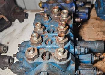 3-sekcyjny rozdzielacz hydrauliczny JCB 3CX, 4CX i 214 3-sekcyjny rozdzielacz hydrauliczny JCB 3CX, 4CX i 214